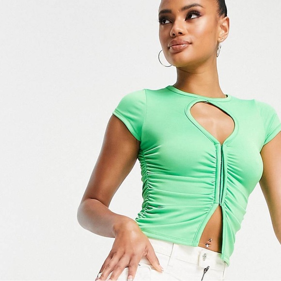 NWOT. ASYOU short sleeve ruched split hem crop top in bright green. Size 8. - Picture 2 of 3